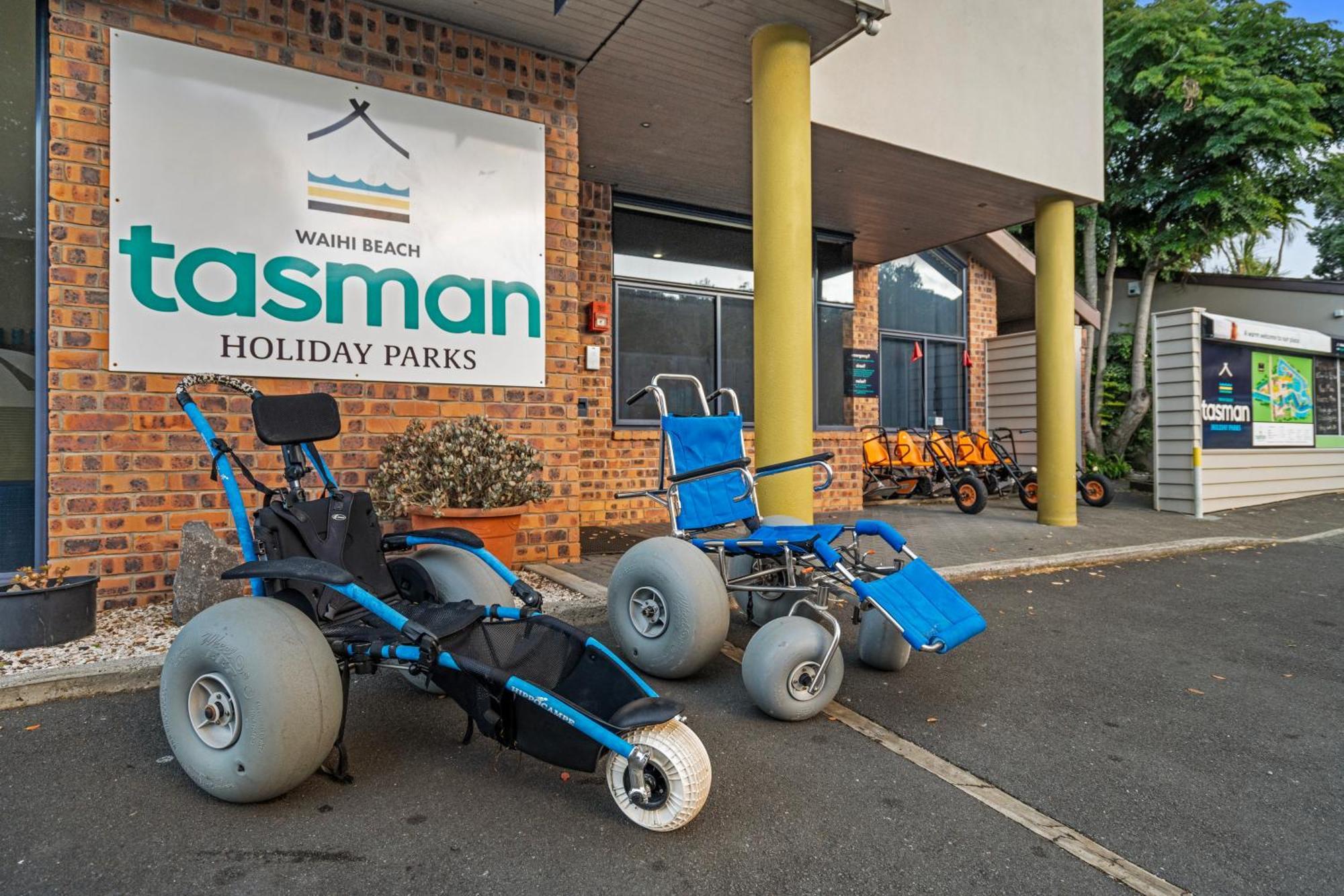 Tasman Holiday Parks - Waihi Beach Exterior foto Beach wheelchairs at a holiday park