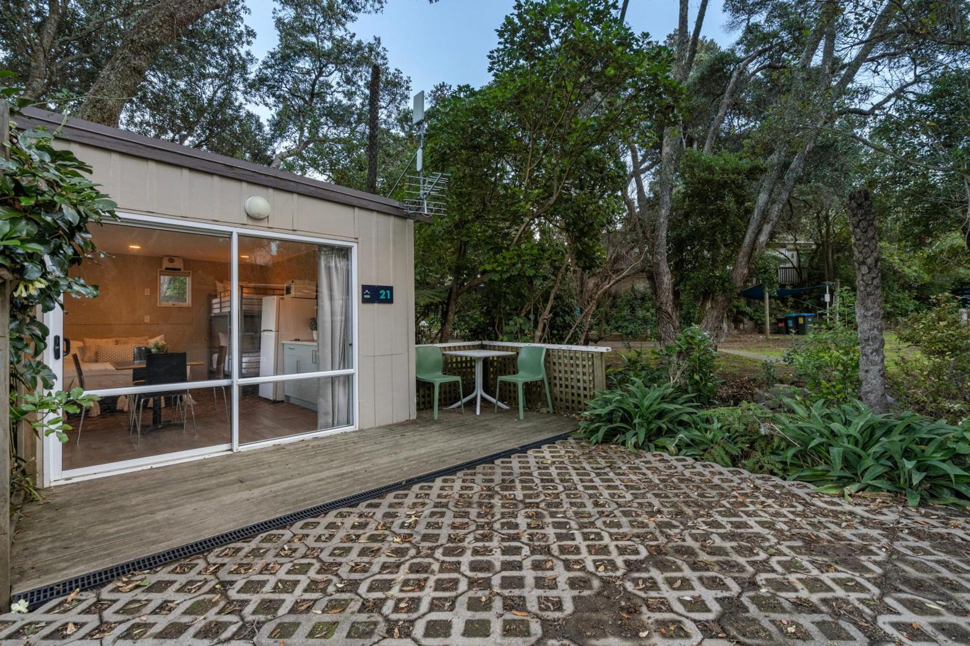 Tasman Holiday Parks - Waihi Beach Exterior foto A typical house at the village